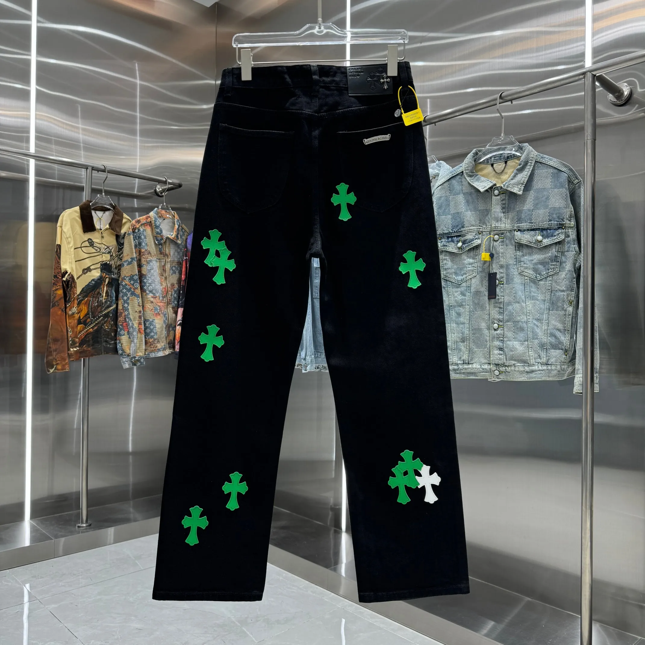 🅿️270 Crow Heart Cross Logo + Printed Logo Jeans 2025 latest product, original goods, washed casual jeans, imported original washed stretch fabric, comfortable and elastic, original hardware accessories decorated with logo, super correct version, extremely high grade, counter quality, fashionable and stylish upper body. The printing uses imported foam printing, customized buttons, YKK zippers. The complete set of accessories is customized by molding. Color: Black Size: S-XXL 28 30 32 34 36 code